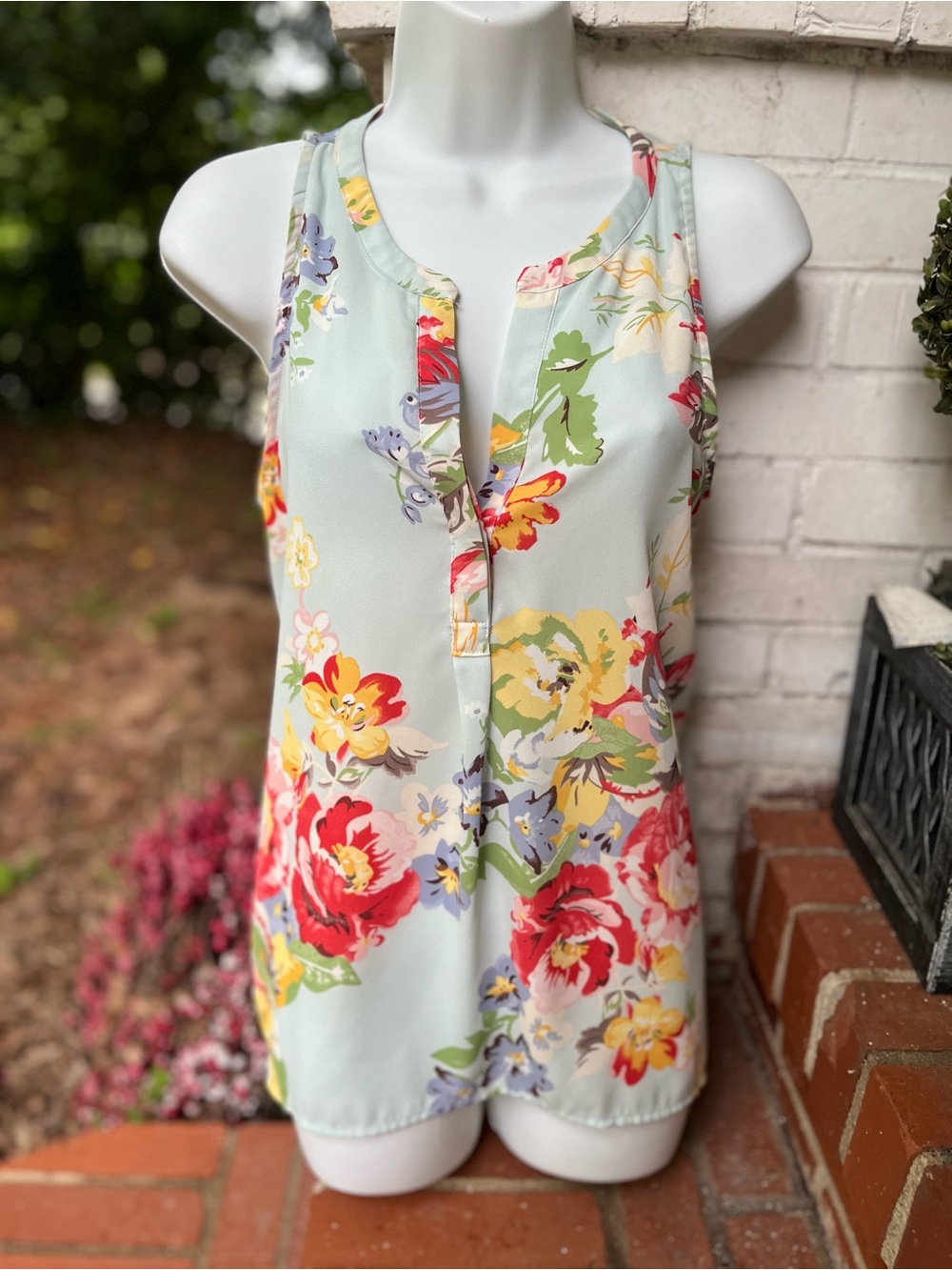 Kenar Mint Floral Sleeveless Top/Multicolor Blooms Summer. M
Great condition
